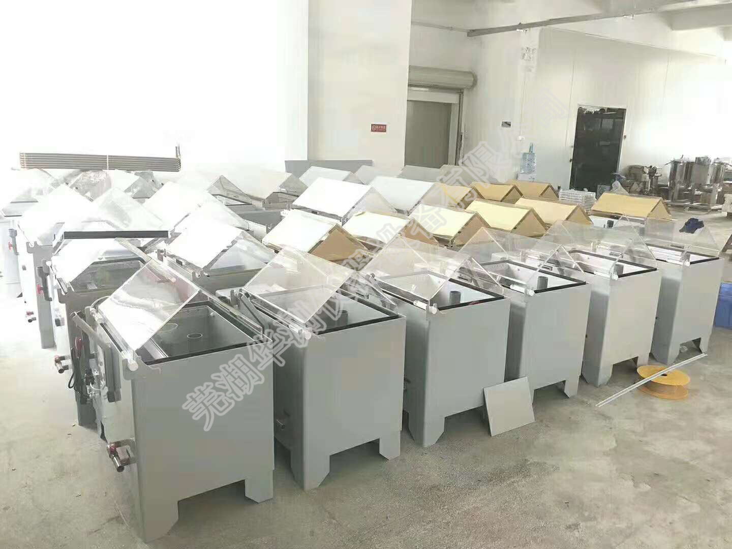 鹽霧試驗(yàn)機(jī)倉(cāng)庫(kù)